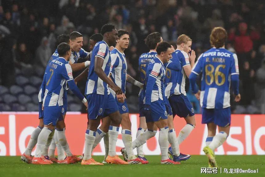 kaiyun-强得可怕！夺冠热门踢疯了，狂揽11连胜+赛季不败，高居榜首