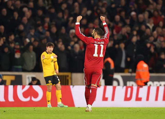 开云体育平台-3-1！萨拉赫建功，飞翼2分钟传射，1.1亿先生复出，利物浦雪耻